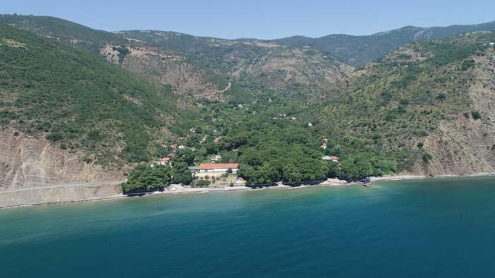 Mavi ile yeşilin buluştuğu Uçmakdere bayramda ziyaretçilerini bekliyor
