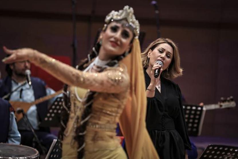 Azerbaycanlı sanatçı Azerin başkentli müzikseverlerle buluştu