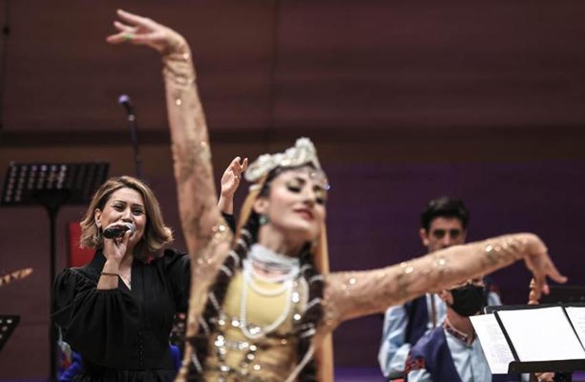 Azerbaycanlı sanatçı Azerin başkentli müzikseverlerle buluştu