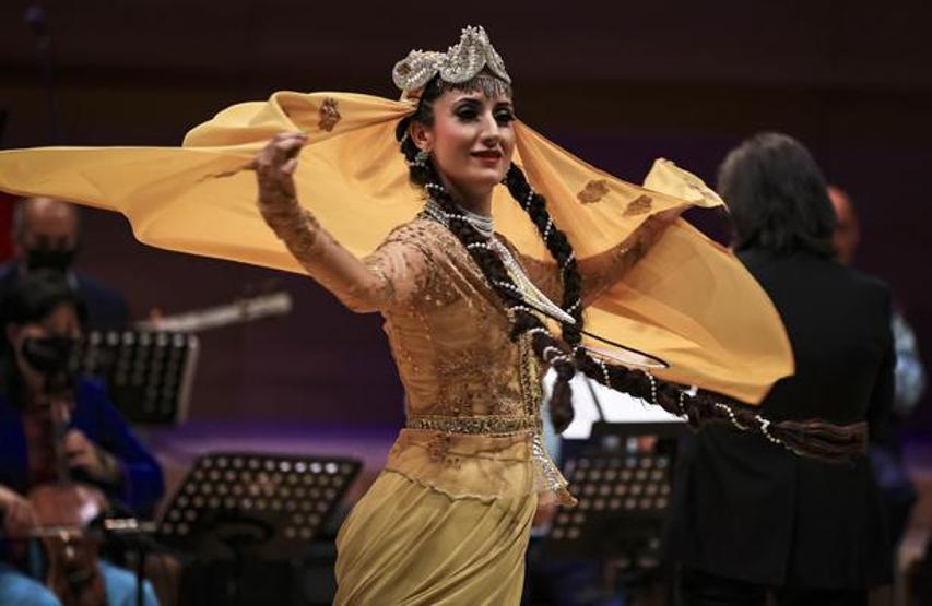 Azerbaycanlı sanatçı Azerin başkentli müzikseverlerle buluştu