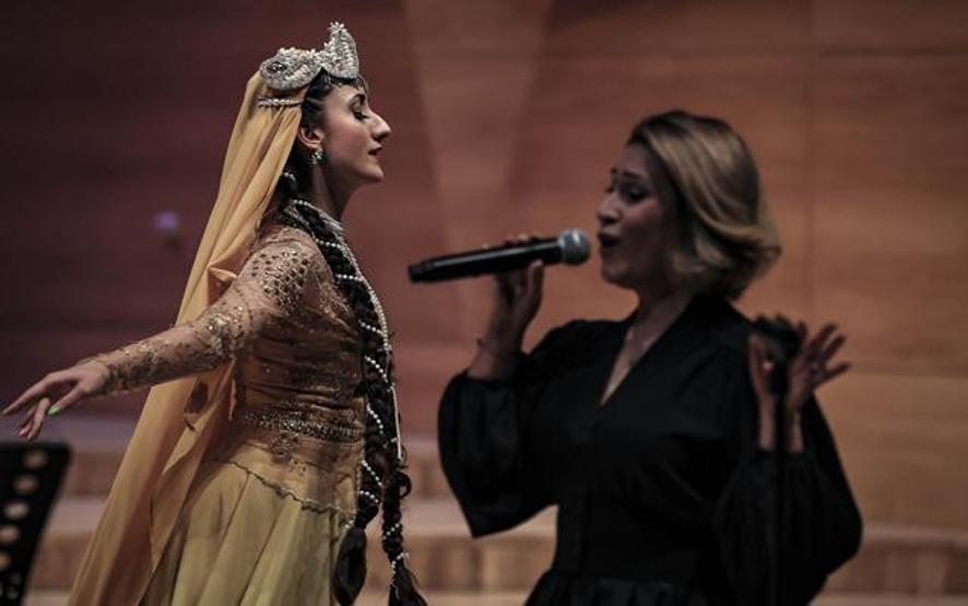 Azerbaycanlı sanatçı Azerin başkentli müzikseverlerle buluştu