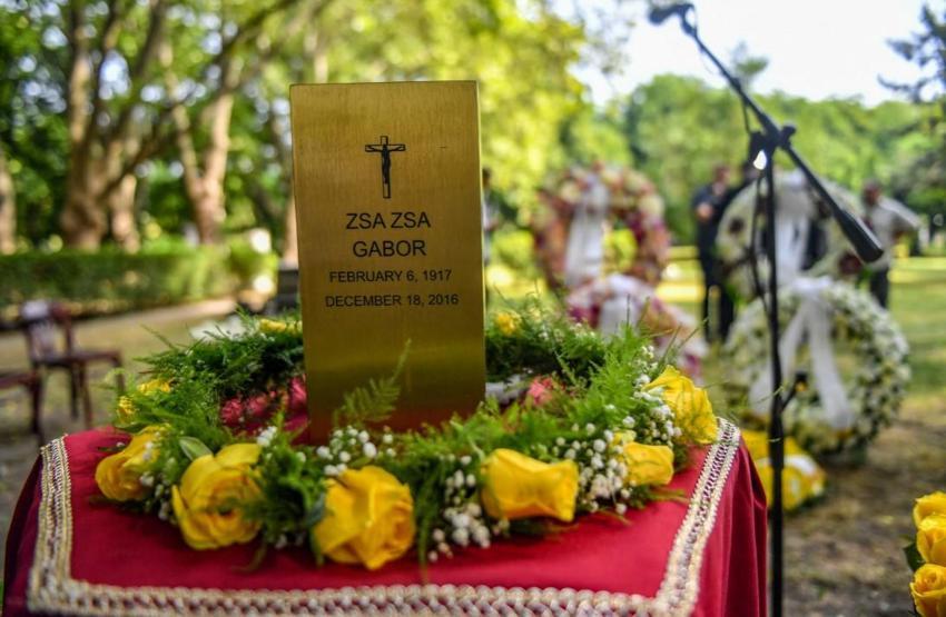 Zsa Zsa Gabor’un külleri ölümünden 5 yıl sonra toprağa verildi