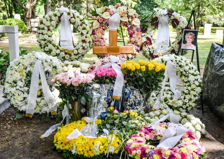 Zsa Zsa Gabor’un külleri ölümünden 5 yıl sonra toprağa verildi