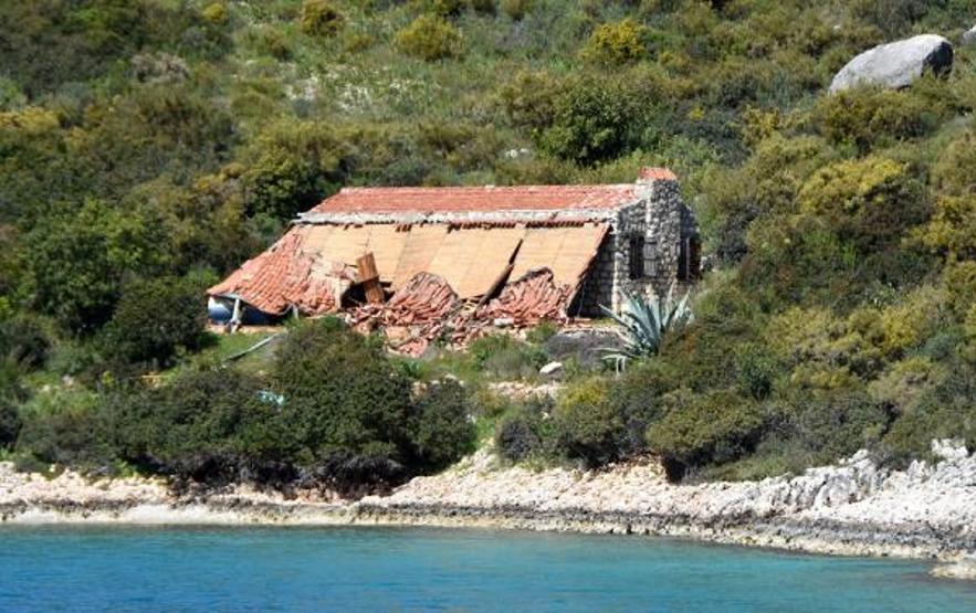 Kekovadaki kaçak villa yıkıldı