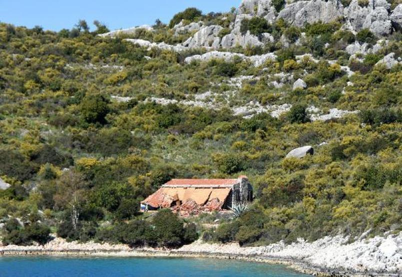 Kekovadaki kaçak villa yıkıldı