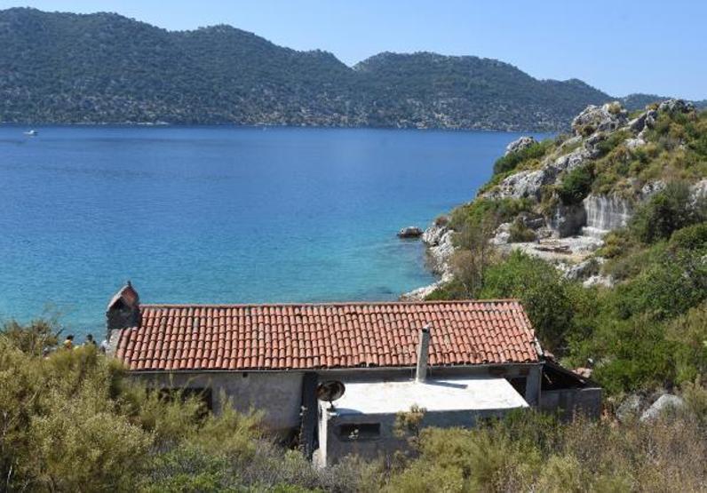 Kekovadaki kaçak villa yıkıldı