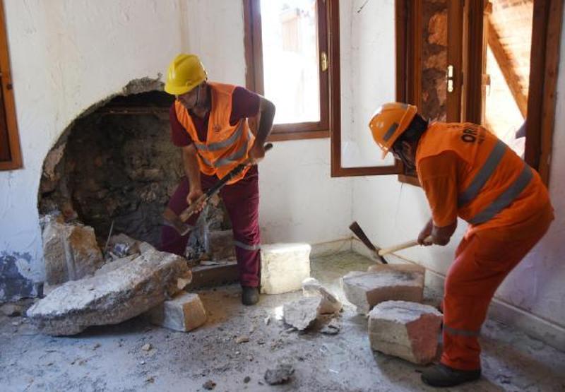 Kekovadaki kaçak villa yıkıldı