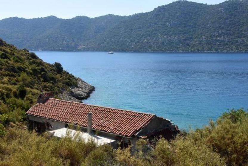 Kekovadaki kaçak villa yıkıldı