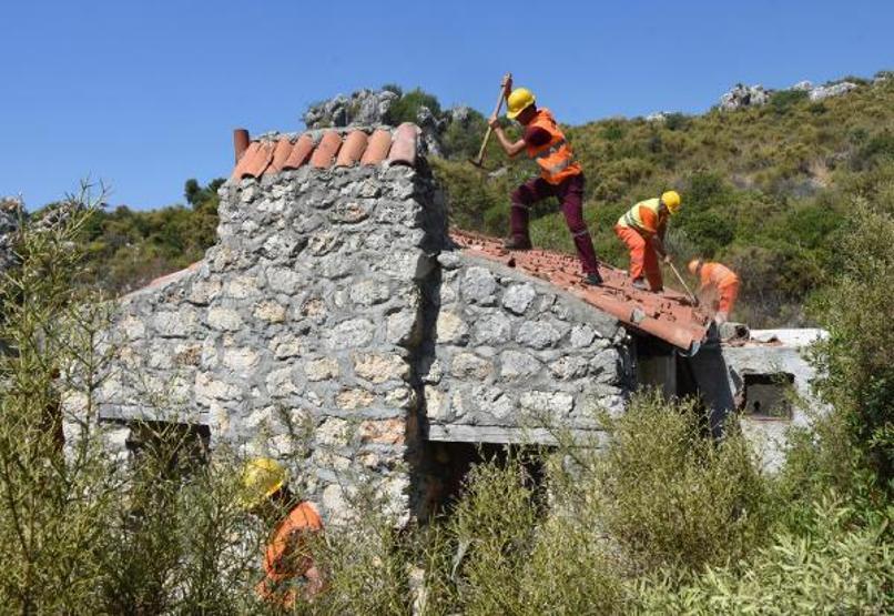 Kekovadaki kaçak villa yıkıldı