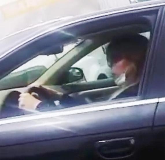 Ahu Tuğba o anları sosyal medyadan paylaştı Kızının lüks otomobilini çöpe attı
