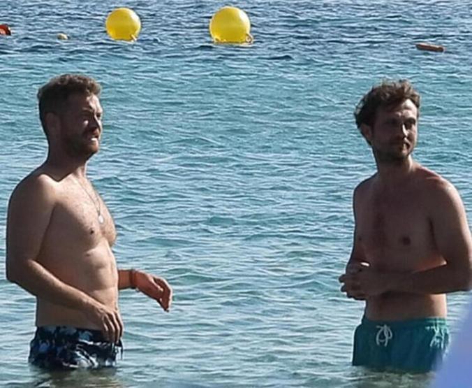 Aras Bulut İynemli, Bige Önaldan ayrılır ayrılmaz birlikte yaşadıkları evden taşındı