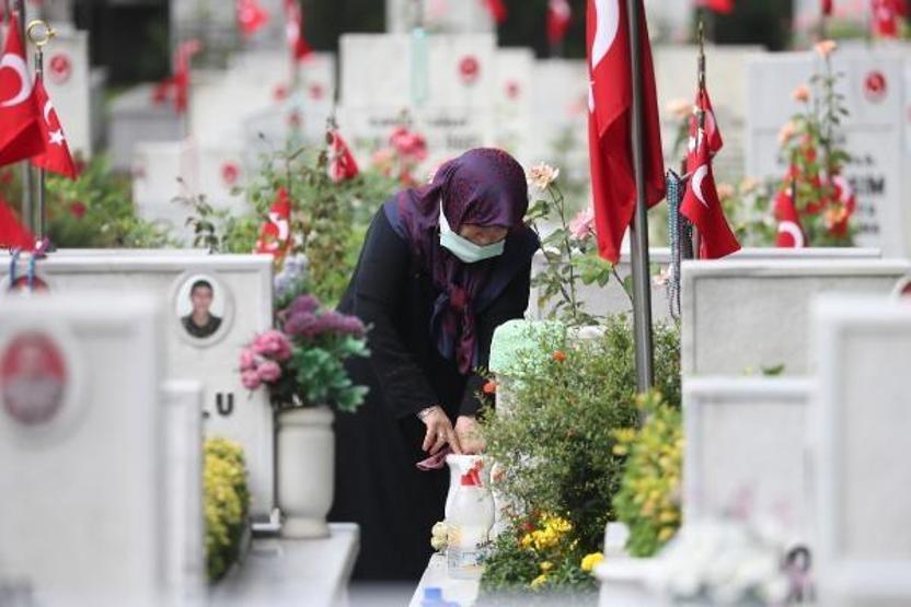 Edirnekapı Şehitliğine akın ettiler