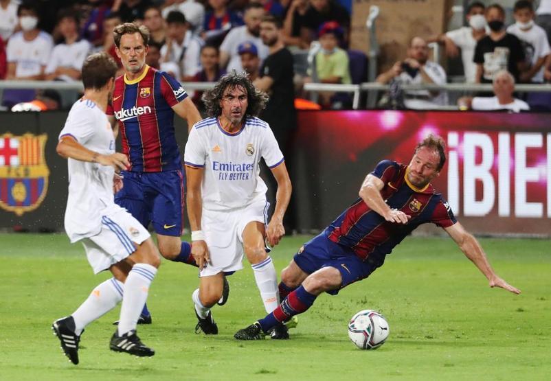Real Madrid ve Barcelona efsaneleri karşı karşıya geldi