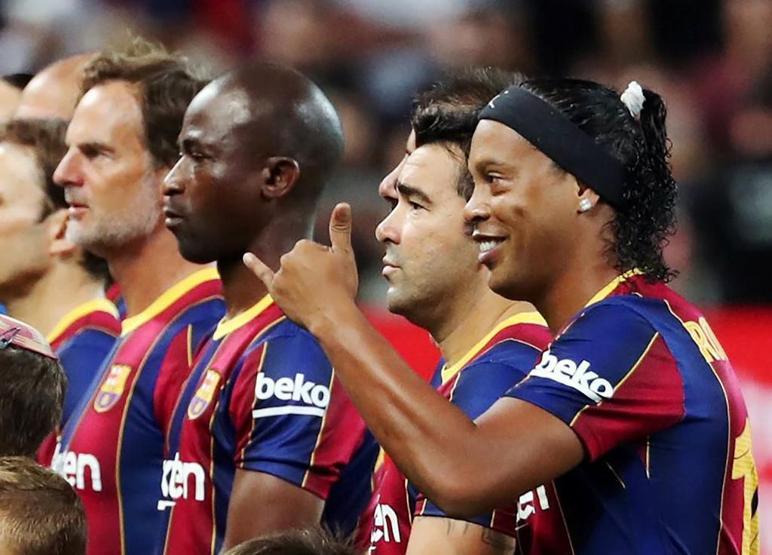 Real Madrid ve Barcelona efsaneleri karşı karşıya geldi