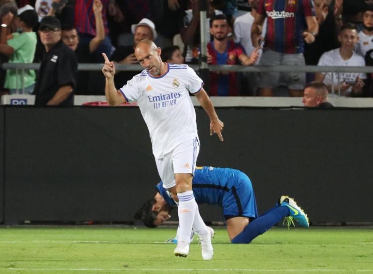 Real Madrid ve Barcelona efsaneleri karşı karşıya geldi