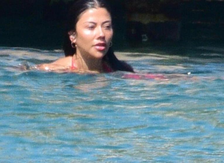 Ayşenur Özkan tatil sezonunu Bodrumda açtı İskelede spor yaptı