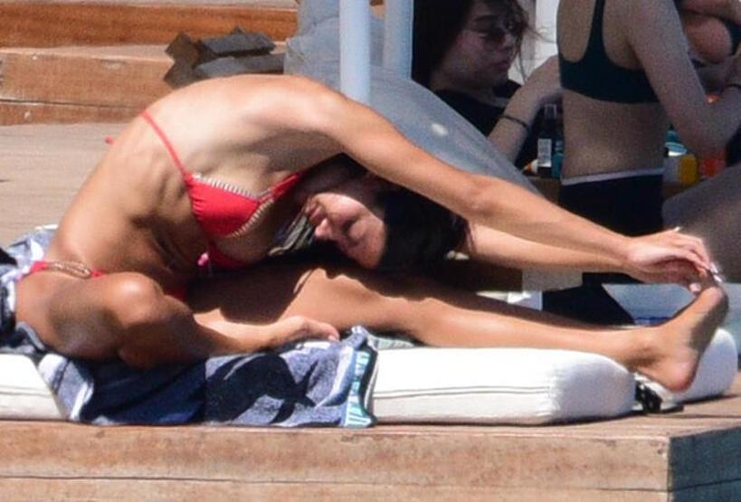 Ayşenur Özkan tatil sezonunu Bodrumda açtı İskelede spor yaptı