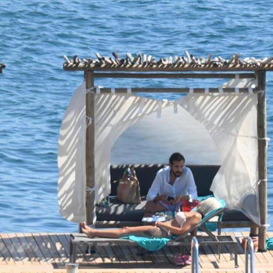 Ümit Erdim ile Seda Erdim çiftinin Bodrum tatili devam ediyor