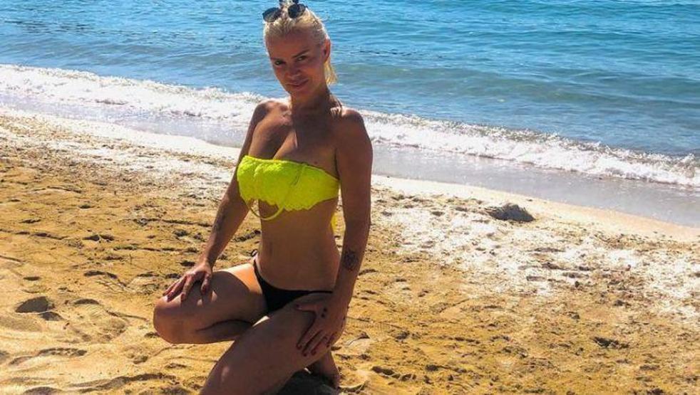 50 yaşındaki Ömür Gedik, genç kızlara taş çıkardı