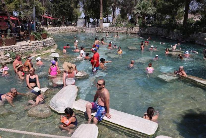 Kleopatra havuzunda bayram yoğunluğu