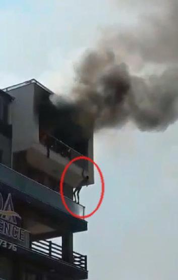5. katta çıkan yangından alt kata sarkarak kurtuldu
