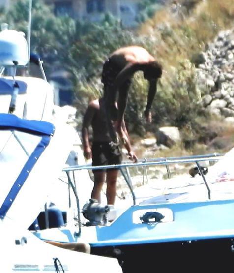 Alp Navruz ve Ümit Kantarcılar yaz tatili için Çeşmeyi tercih etti