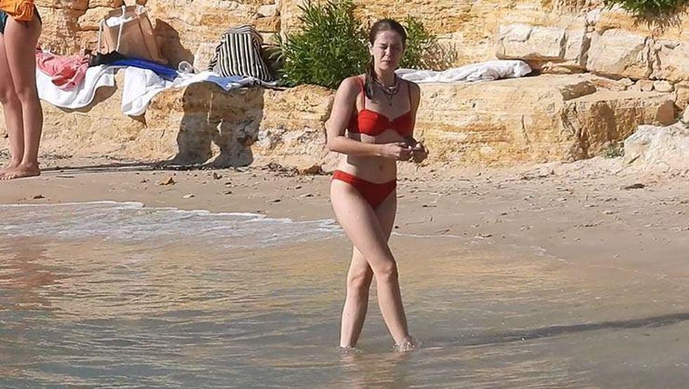 Camdaki Kızın Nalanı Burcu Biricik ve eşi denizde aşka geldi