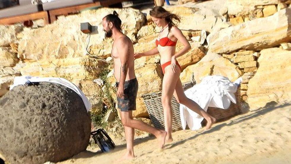 Camdaki Kızın Nalanı Burcu Biricik ve eşi denizde aşka geldi