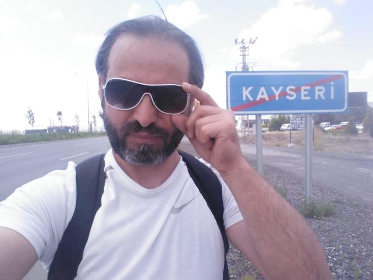 Kitap yazmak için yola çıktı, 210 günde yürüyerek 76 şehir gezdi