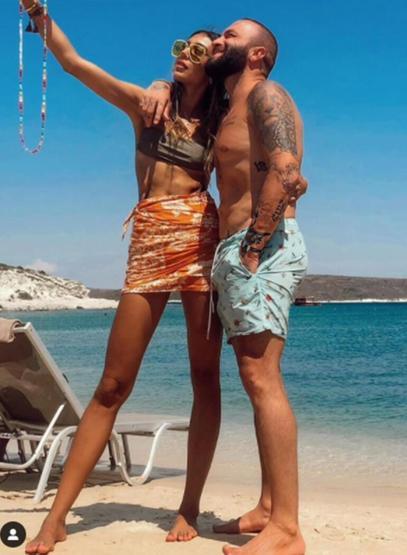 Özlem Ada Şahin, Çeşmede tatilin tadını çıkarıyor