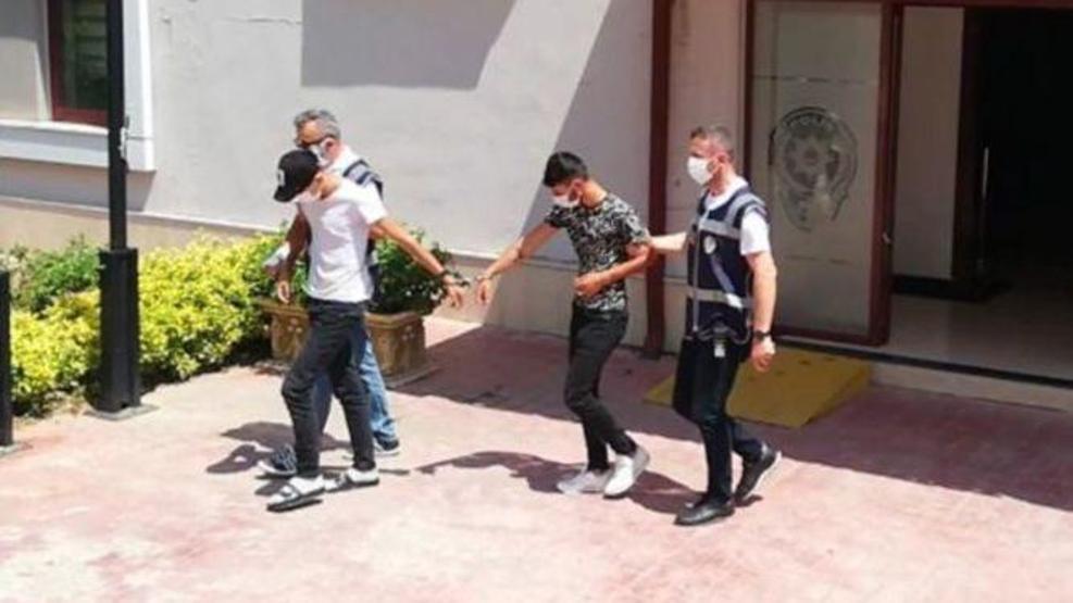 Caminin yardım kutusundaki paraları çaldılar