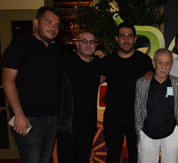 Şafak Sezer gözünden ameliyat olduğunu duyurdu