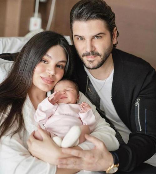 Tolgahan Sayışman ile kayınvalidesi Albana Abazinin pozu gündem oldu