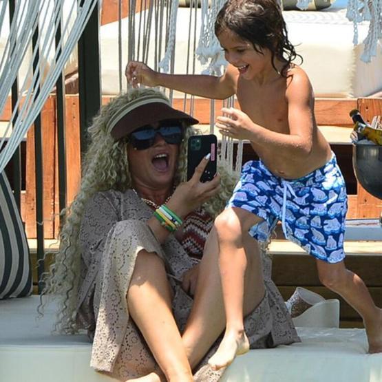Yeliz Yeşilmen kızıyla tatil keyfi yaptı