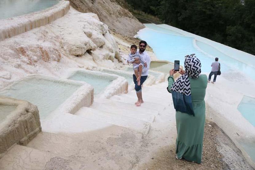 Giresunun Pamukkalesi Göksu travertenleri doğaseverlerin ilgi odağı oldu