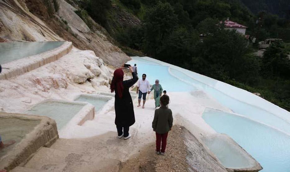Giresunun Pamukkalesi Göksu travertenleri doğaseverlerin ilgi odağı oldu