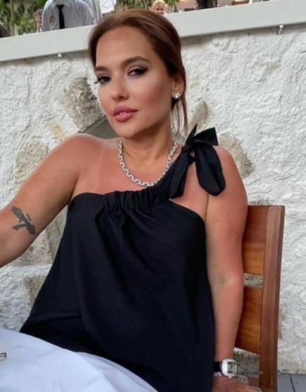 Demet Akalın yangında evi kül olan bir kişiye ulaştı