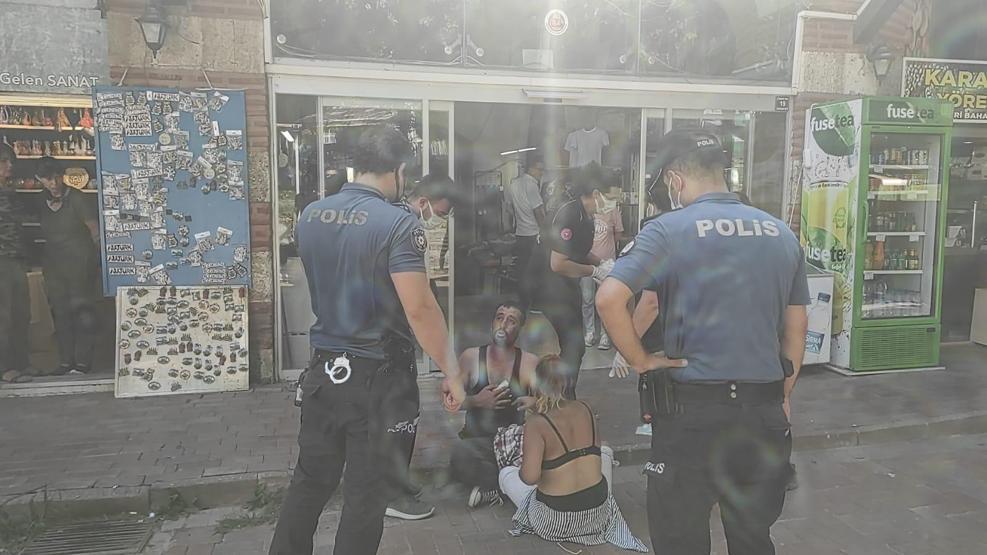 Edirnede tarihi çarşıda bıçaklı kavga: 2 yaralı