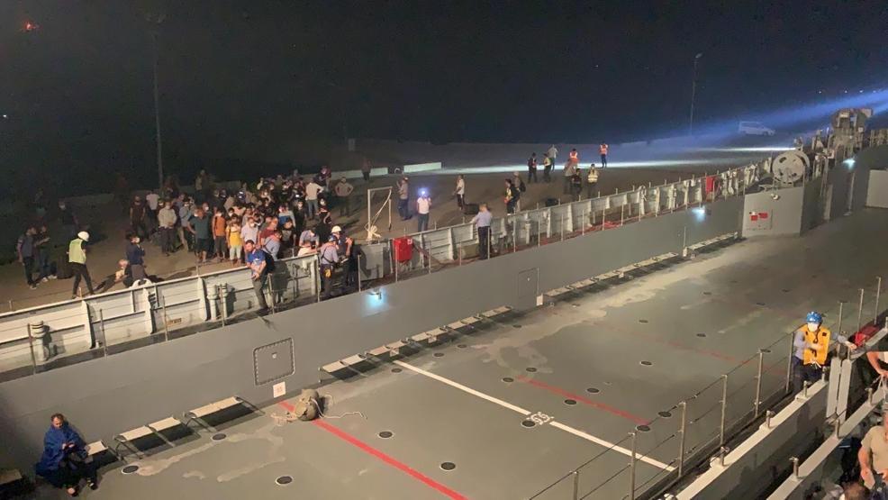 Milasta vatandaşlar çıkarma gemileriyle tahliye ediliyor