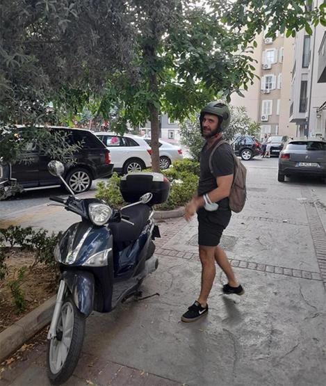 Fırat Çelikten trafikte çözümü motosiklette buldu