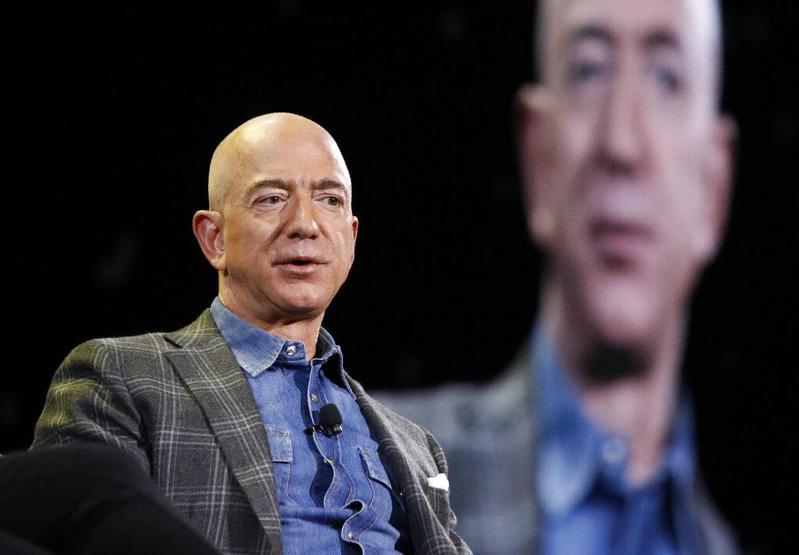 Jeff Bezos dünyanın en zengini unvanını kaptırdı: İşte zirvedeki isim