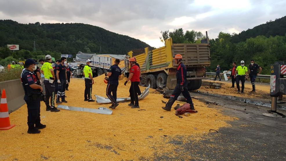 Boluda 1 kamyon ile 2 TIR çarpıştı: 1 ölü, 2 yaralı