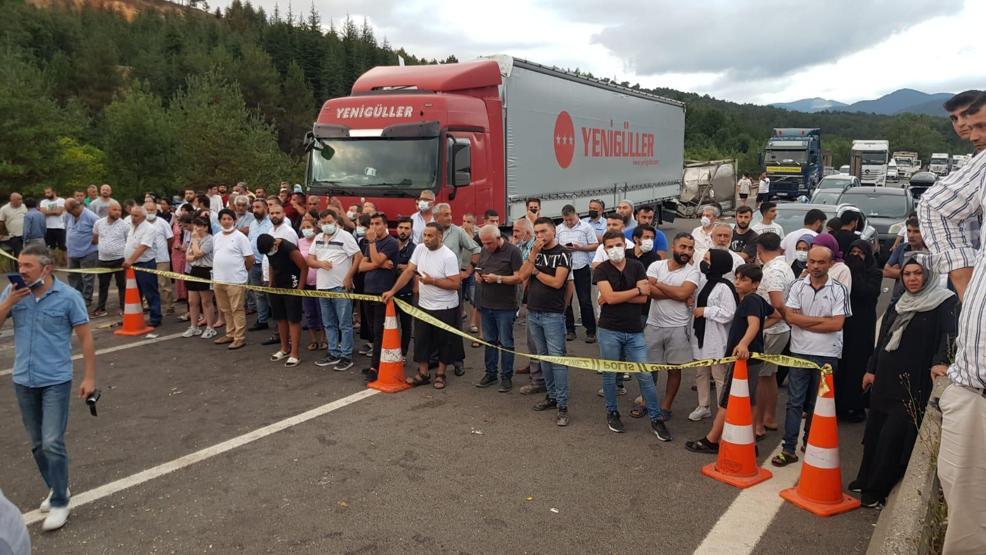 Boluda 1 kamyon ile 2 TIR çarpıştı: 1 ölü, 2 yaralı