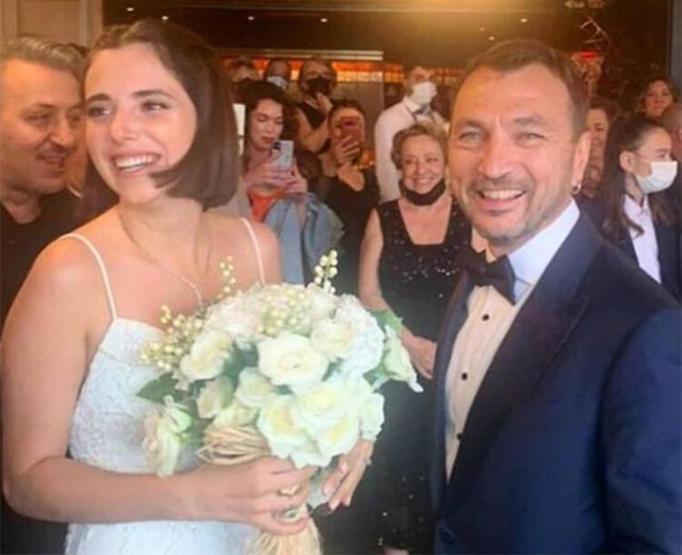 Uluç Bayraktar eşi ile tatile çıktı