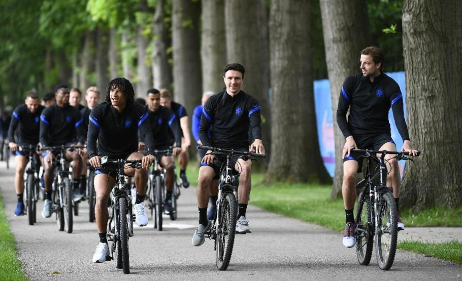 Son dakika... Feyenoorddan Ajaxa transfer olan Berghuis ölüm tehditleri alıyor