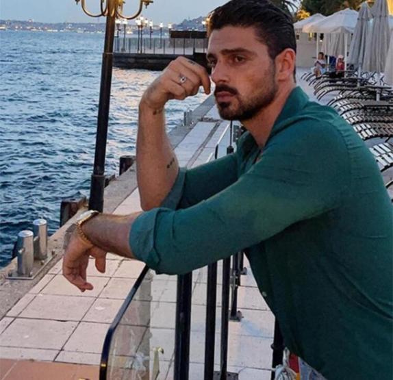 Michele Morrone lüks tekne ile Boğaz turunda