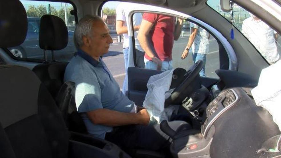 Kaza yapan sürücü şokun etkisiyle aracından inemedi