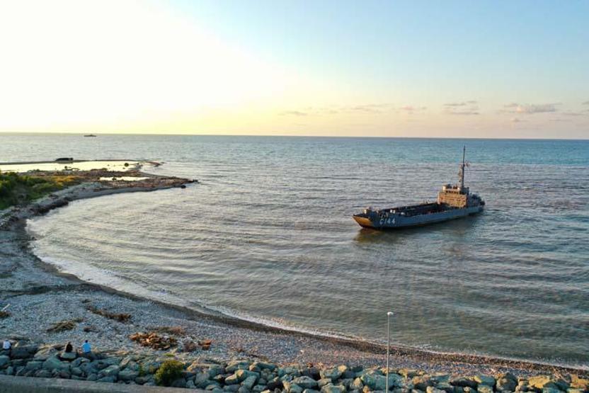 Sel bölgesine çıkarma gemisiyle yardım