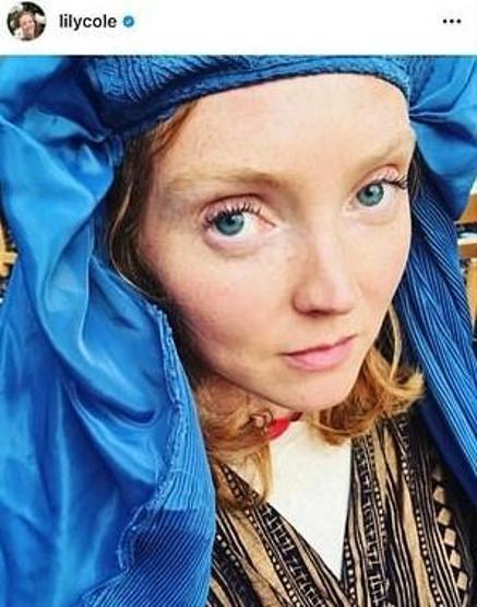 Burkayla kitap tanıtan İngiliz model ve oyuncu Lily Cole’a sert tepki
