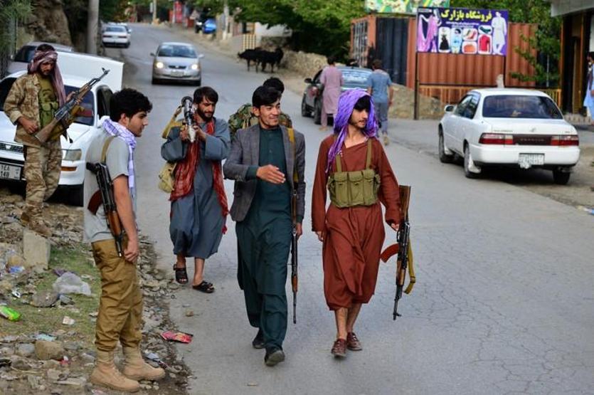 Afganistanda Taliban sonrası hayat: Güzellik salonundaki kadın fotoğrafları sprey boya ile kapatıldı